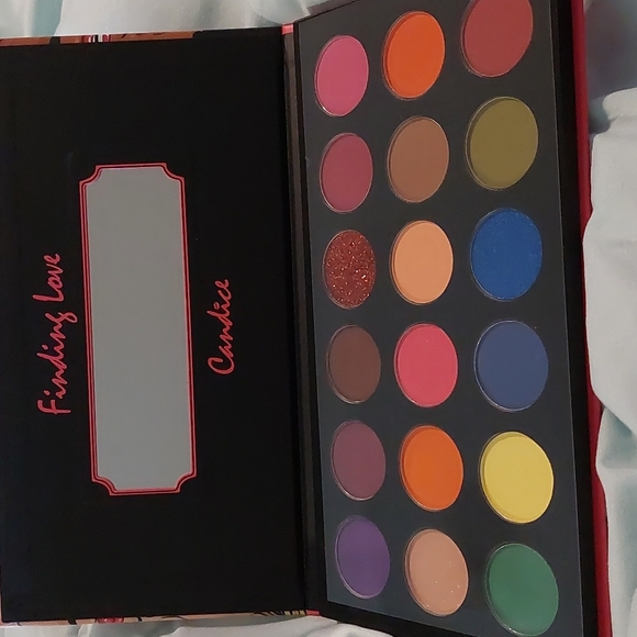 Makeup Palette - Picture 2 of 2
